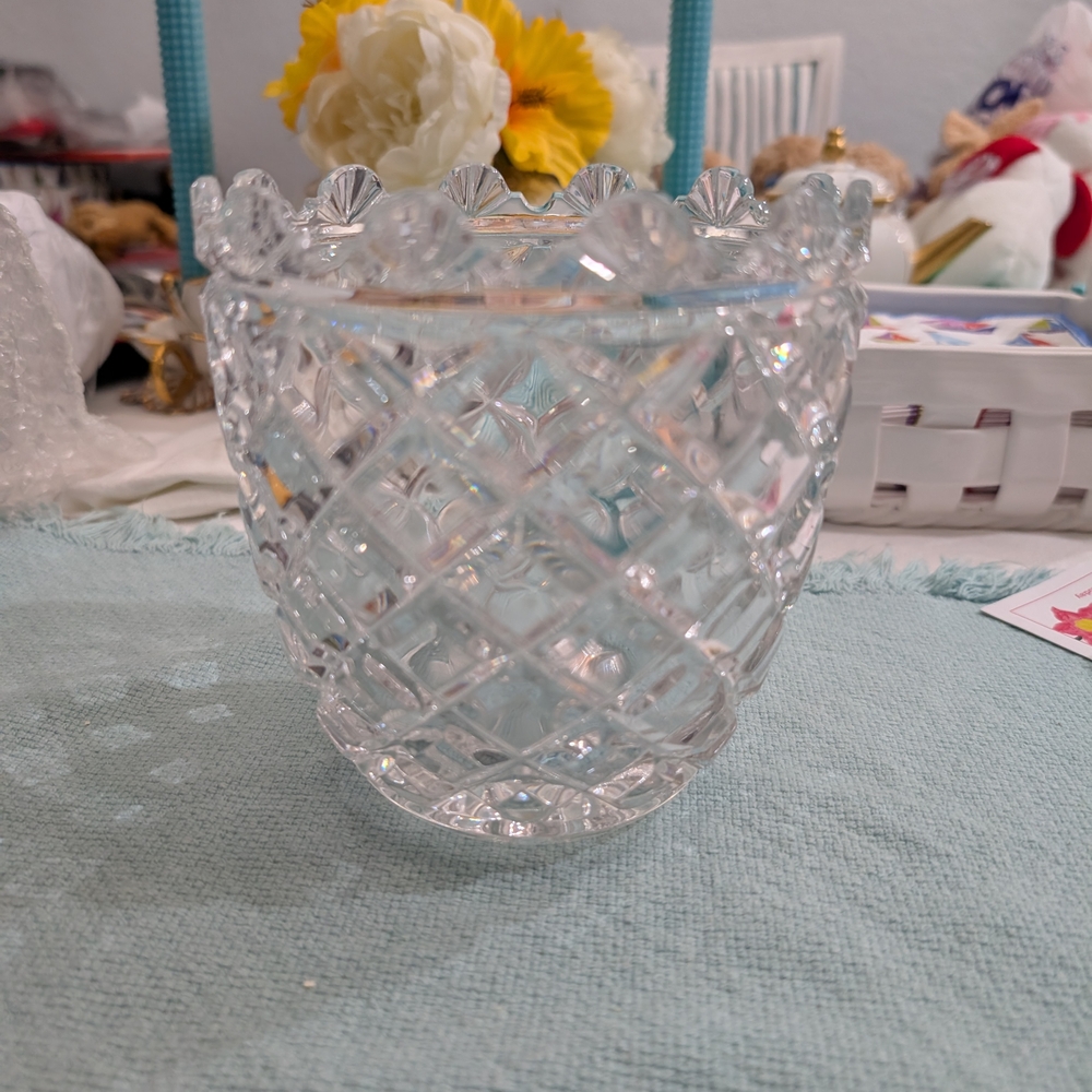 White Serveware for Dining with Elegant Textured Design